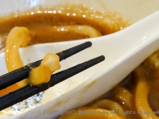 芯が残っている麺