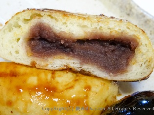 中身にあんこが入っている焼きまんじゅうもある