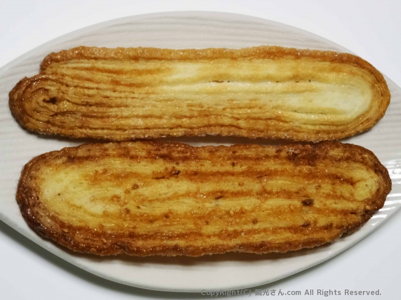 普通のうなぎパイと比べてみました。上がうなぎパイ、下がうなぎパイV.S.O.P
