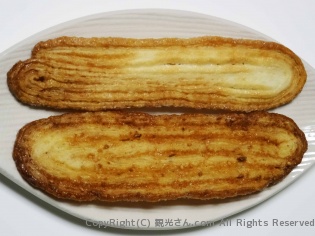 普通のうなぎパイと比べてみました。上がうなぎパイ、下がうなぎパイV.S.O.P