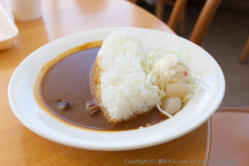 「アーチカレー」は中辛ビーフカレー