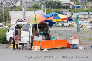 入り口近くにある売店