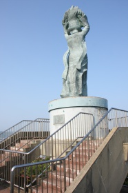 女神の後ろ姿