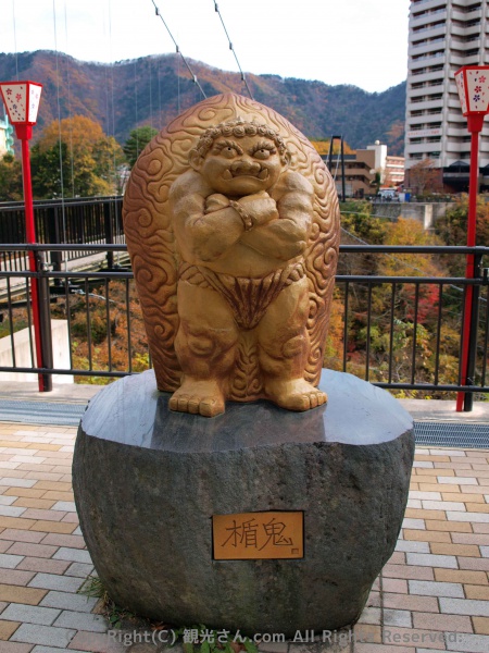 楯鬼の像